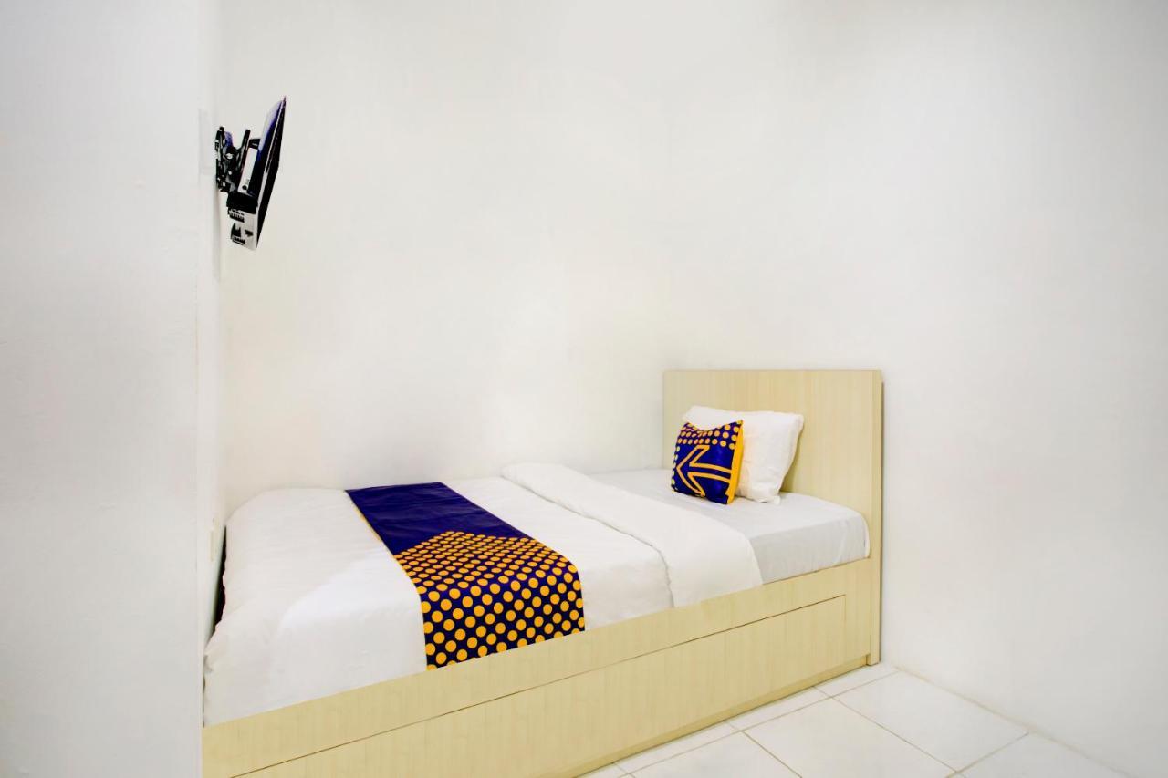 Vaccinated Staff - Spot On 3928 Terrace House Syariah Hotel Pondoktjing Dua Exterior photo